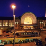 Traffic on Kaivokatu in front of the railway station