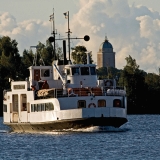 M/s Suokki, taustalla Suomenlinnan majakka