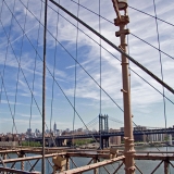 Manhattan bridge, taustalla Manhattanin pilvenpiirtji