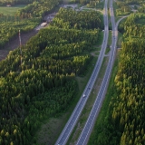 Nelostie eli Lahdenvyl Mntsln kohdalla, raketeilla oleva oikorata vasemmalla