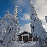 A log building atop Kumpuvaara