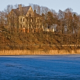 Aulis Junes' house in the district of Linnunlaulu seen across Tlnlahti bay