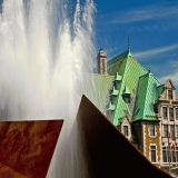 A fountain in front of Gare du Palais