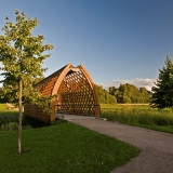 A pedestrian bridge over Viikinoja