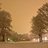 Kaivohuone in Kaivopuisto park surrounded by frost