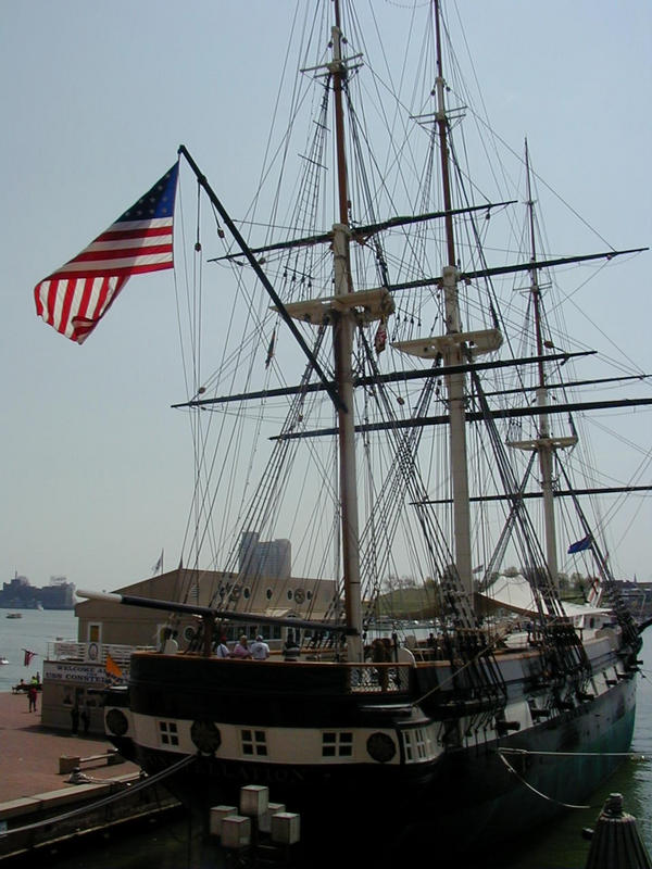 USS Constellation -purjelaiva Baltimoren sissatamassa