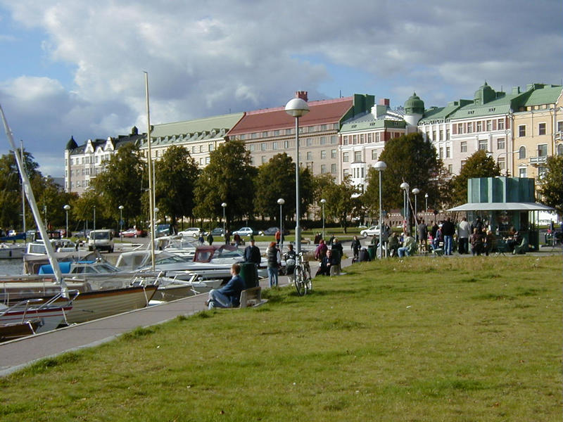 Kaivopuiston rantaa Merisatamarannassa