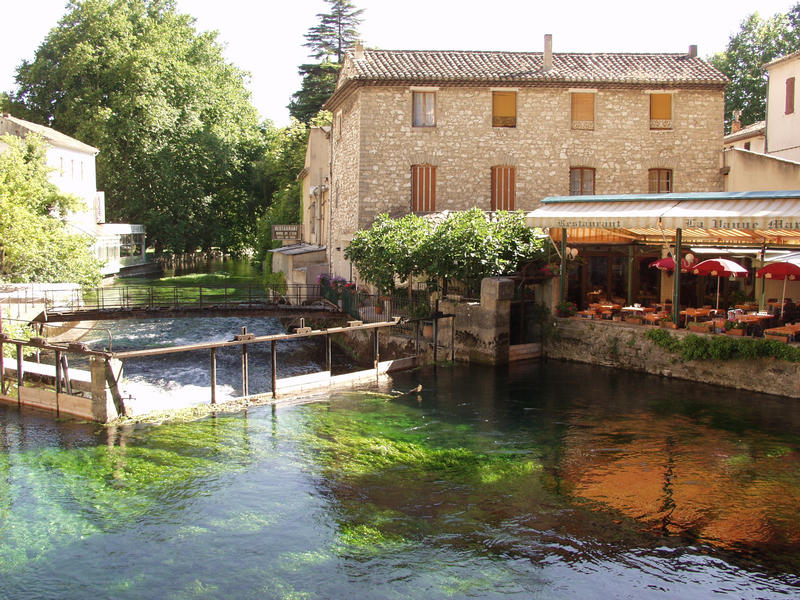 The Sorgue flows through Fontaine-de-Vaucluse