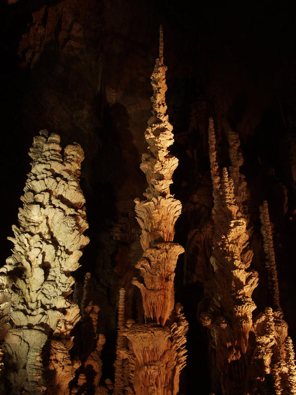 Stalagmiitteja Aven Armandissa