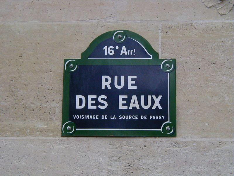 A street sign at Passy district