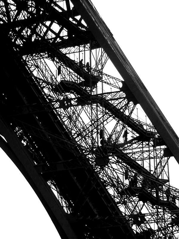 People climbing to the Eiffel tower