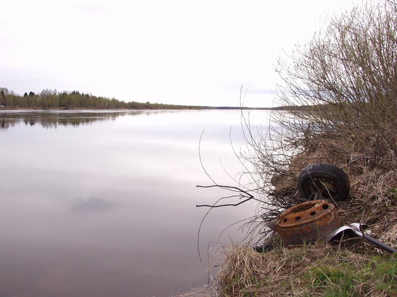 Junk by the river Kemi