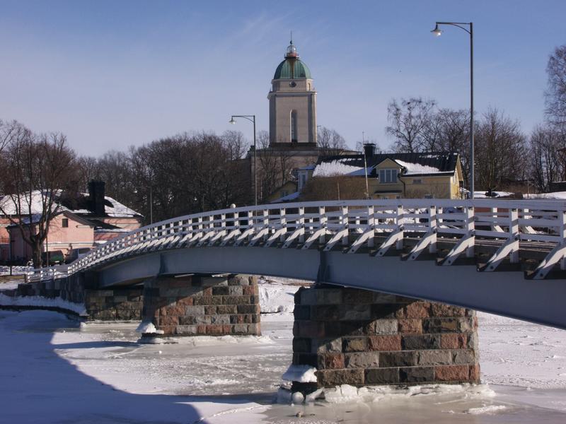 The bridge between Iso Mustasaari (Big Black Island) and Pikku Mustasaari (Little Black Island) and the Alexander Nevski church