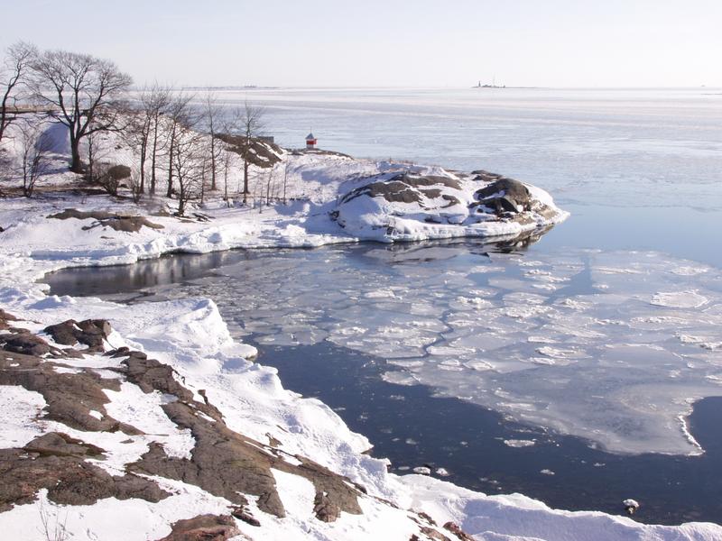 A view from the hills of Lnsi-Mustasaari to the south