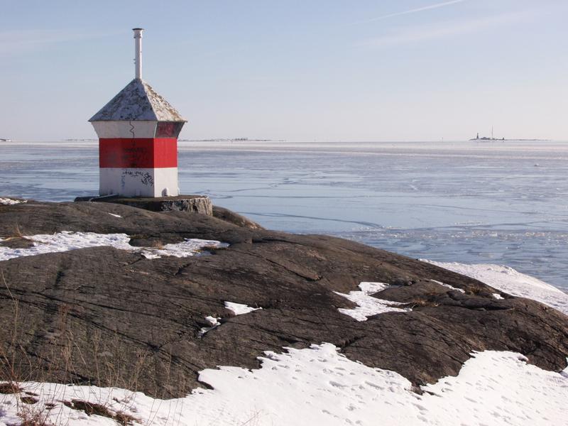 A beacon and a view from Lnsi-Mustasaari to the south, Harmaja light house at the far right