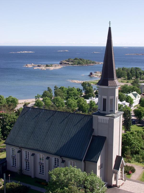 Hanko church at Vartiovuori, the Finnish bay in the background