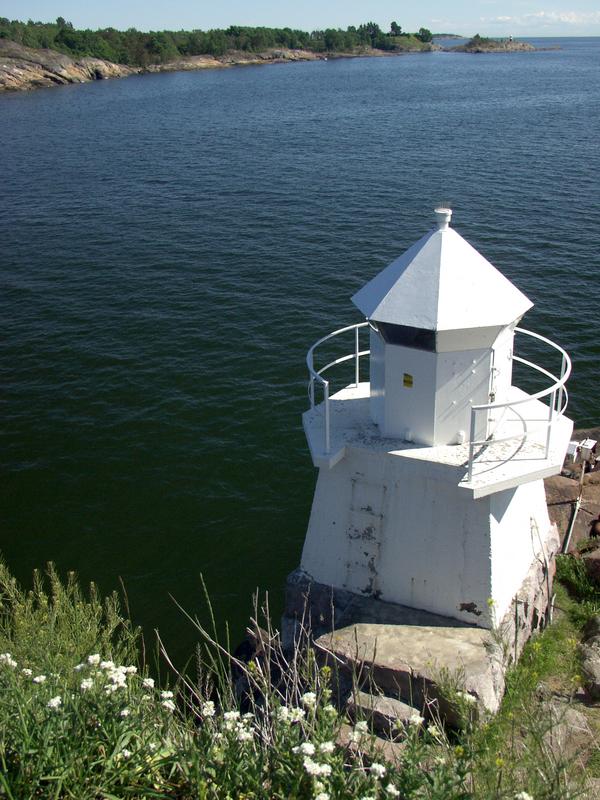 A beacon at the entrance to Kustaanmiekka sound