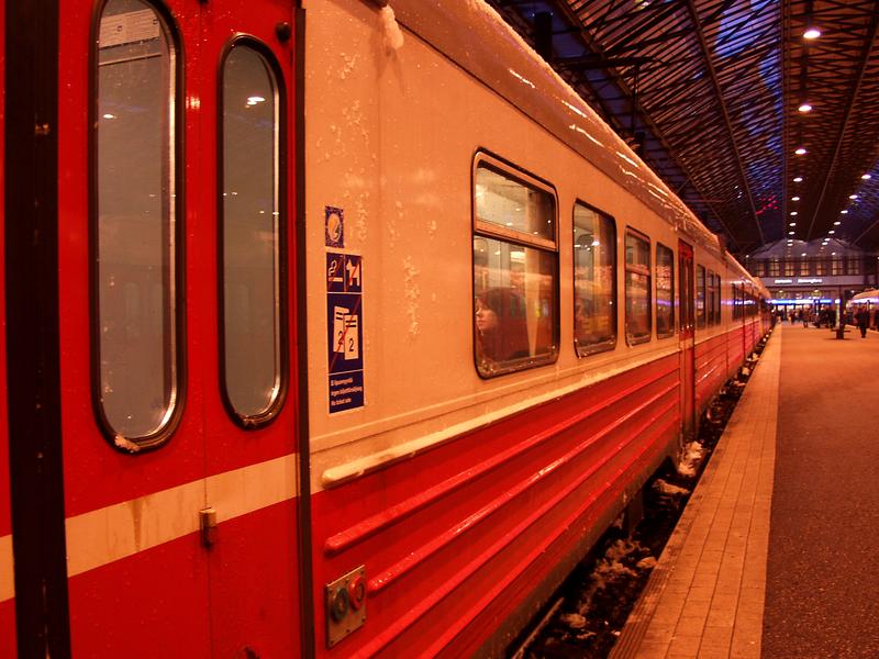 Lhijuna odottaa lht Helsingin rautatieasemalla