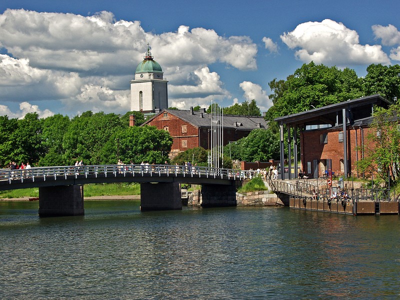 Tykistnlahti bay and the Suomenlinna church