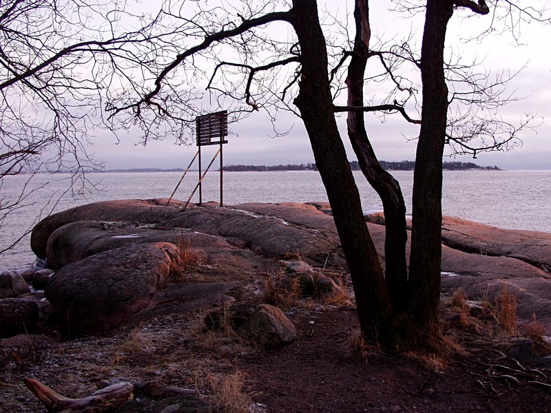 Talvista rantaa Veijarivuoren puistossa