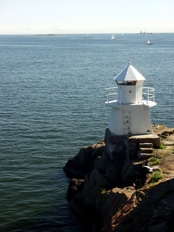 A racon at the north end of the Kustaanmiekka bay