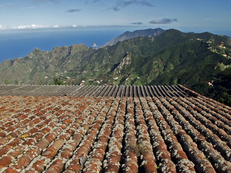 A roof and a view to northern Tenerife
