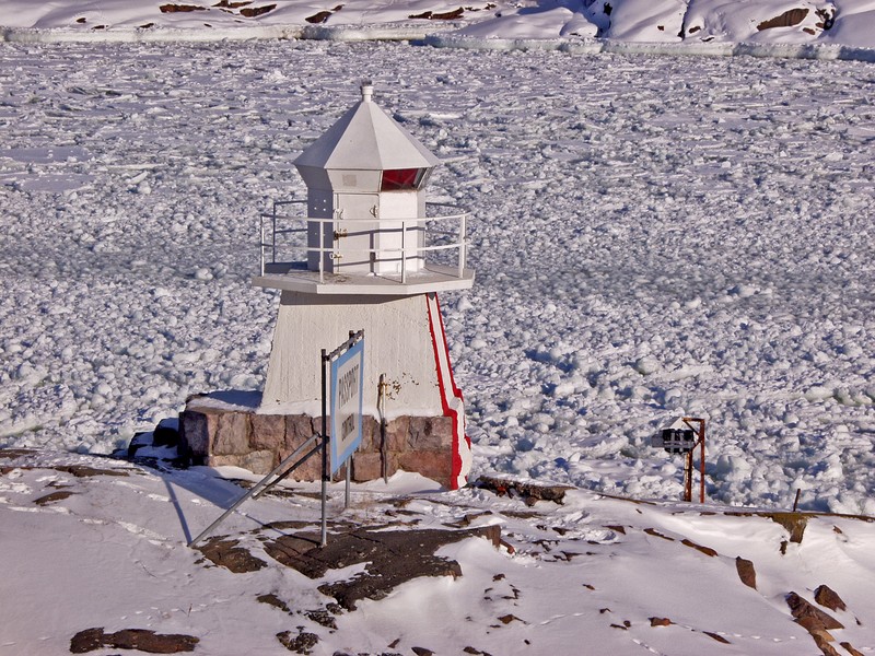 Racon at the entrance of Kustaanmiekka sound