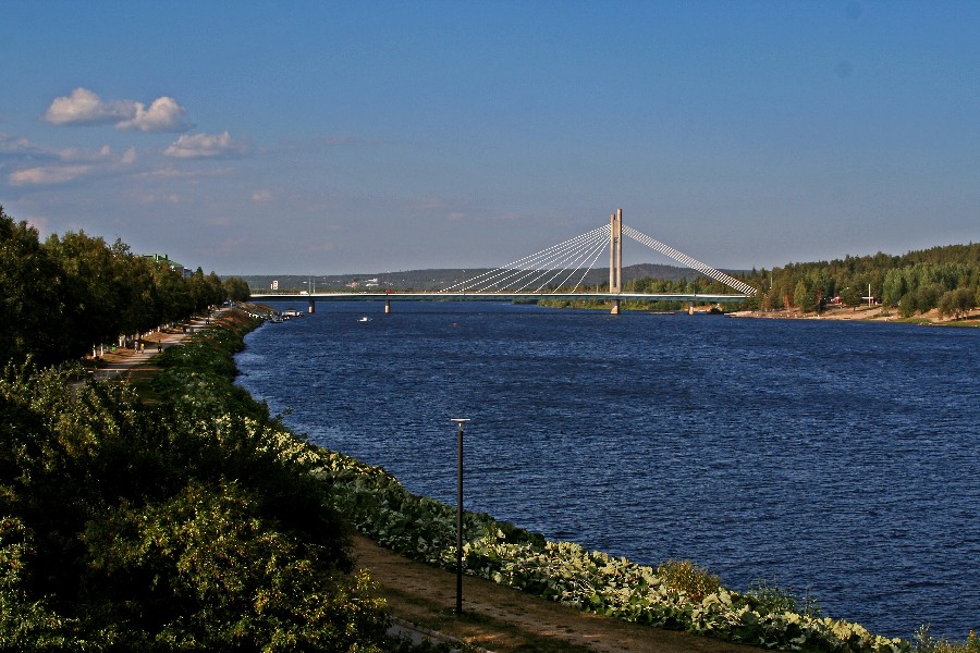 Lumberjack's candle bridge and Ounasjoki river