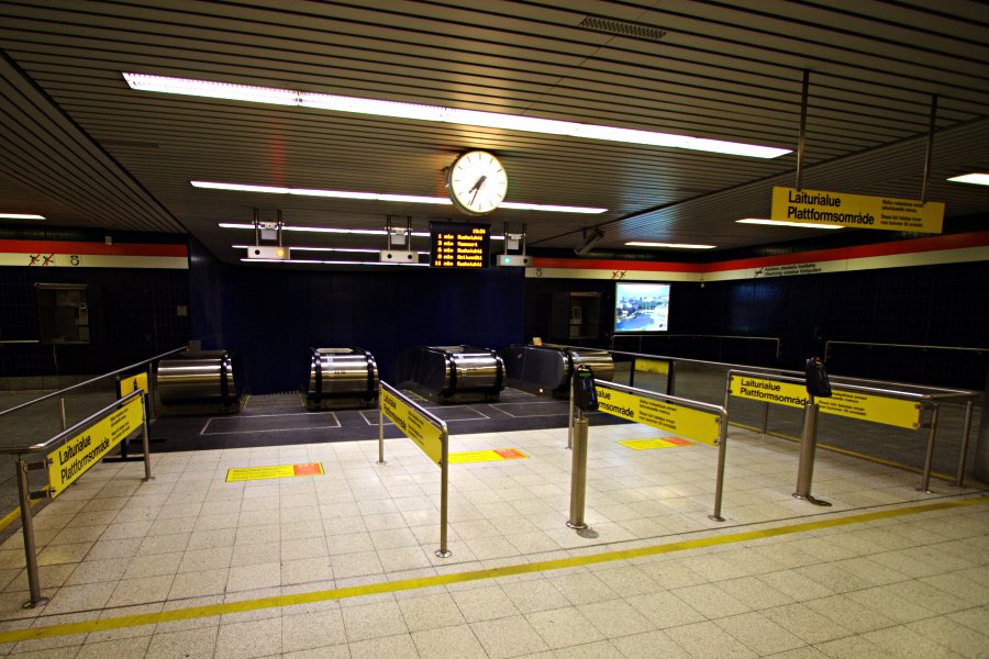 Subway platform area entrance at Hakaniemi