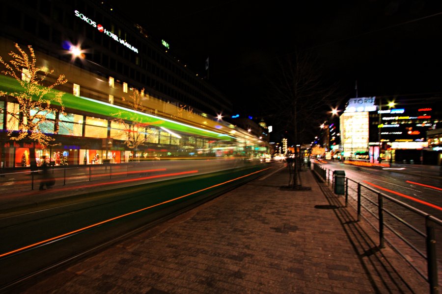 A tram passing Lasipalatsi station at Mannerheimintie