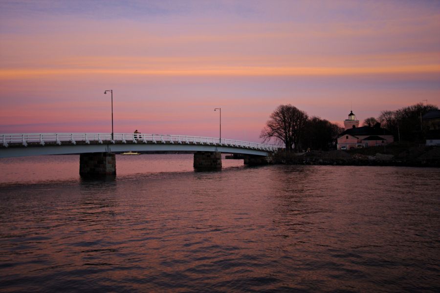 Bridge between Pikku Mustasaari and Iso Mustasaari at sunset