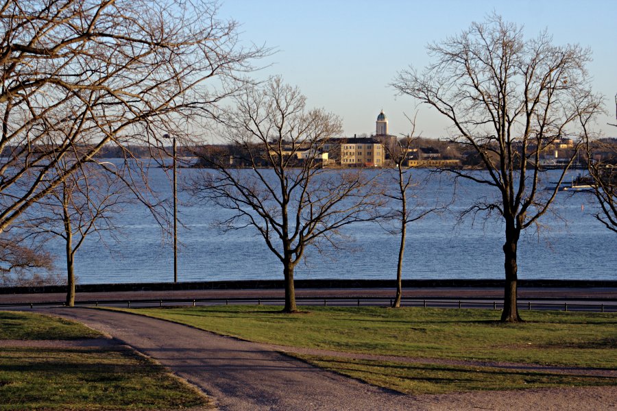 Suomenlinna sea fortress seen from Kaivopuisto park, Ehrenstrmintie street in the foreground