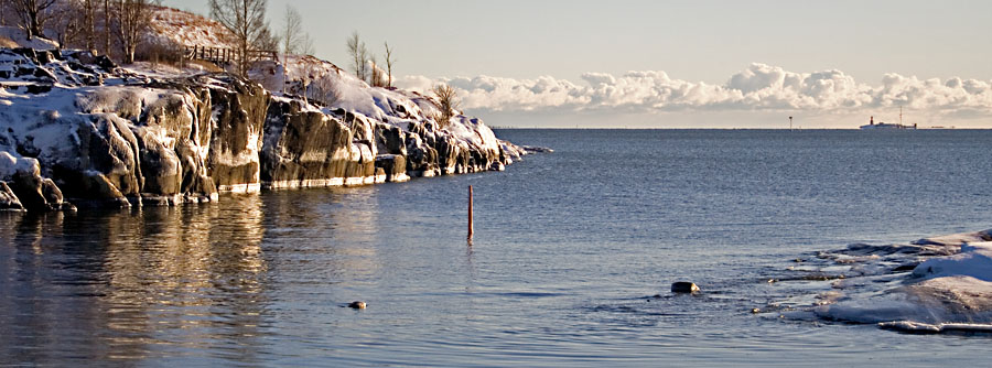 The sound between the islands of Uunisaari and Harakka