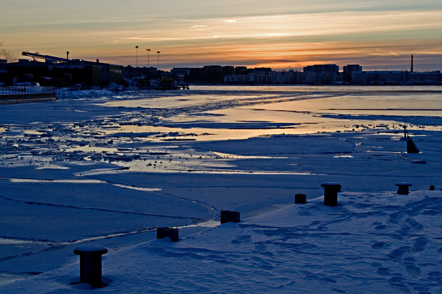 The icy entrance to the Ruoholahti canal