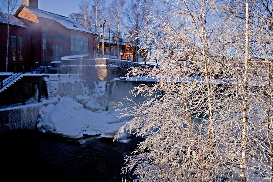 A snowy Vanhankaupunginkoski waterfall