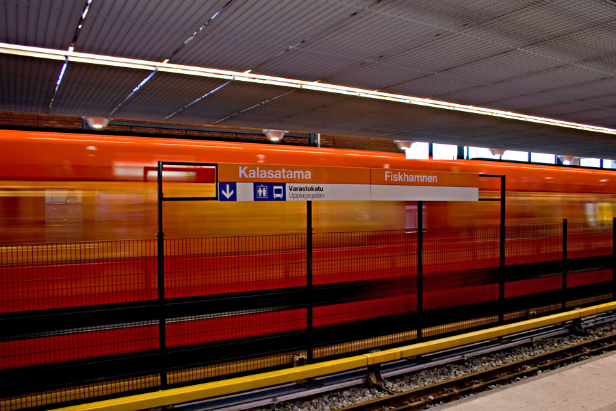 Metro saapuu Kalasataman asemalle