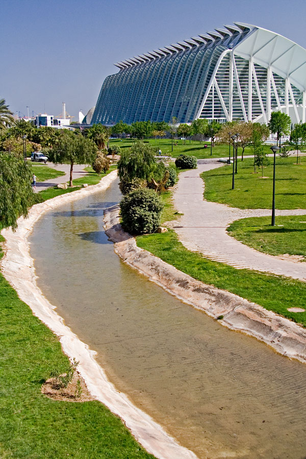 A stream flows in front of the Valencia science museum