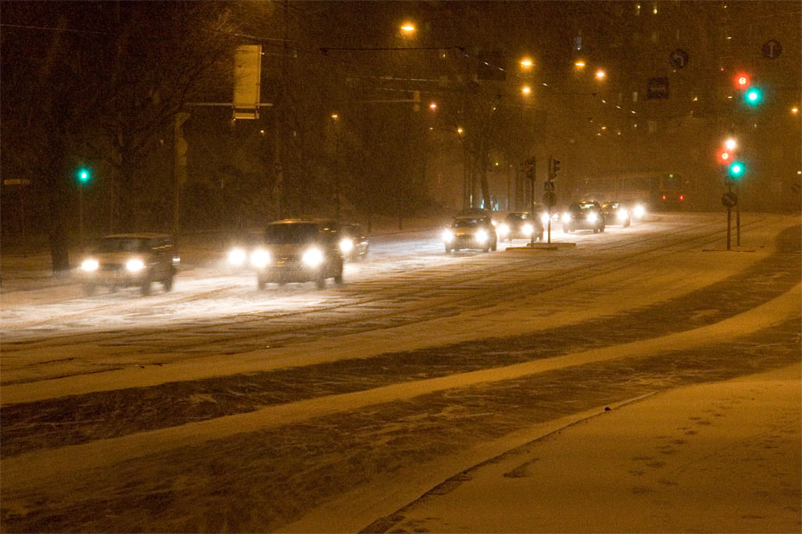 Cars in a blizzard at Mannerheimintie