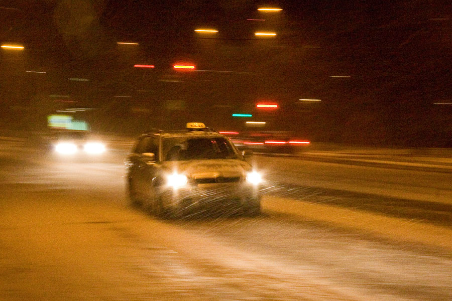 Taksi lumimyrkss Mannerheimintiell