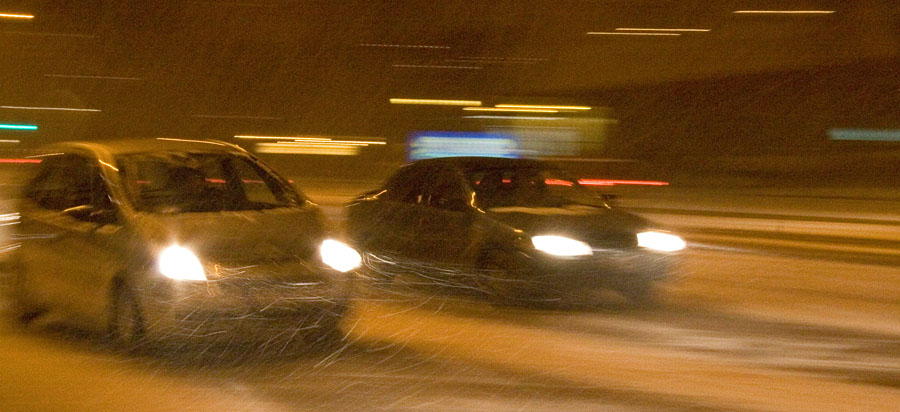 Autoja lumimyrkss Mannerheimintiell