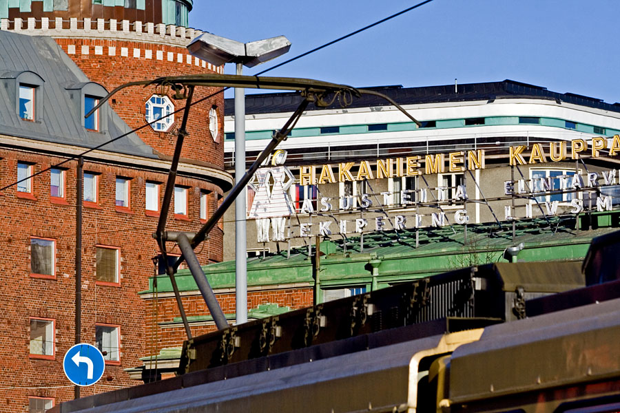 A tram in front of Hakaniemi market hall