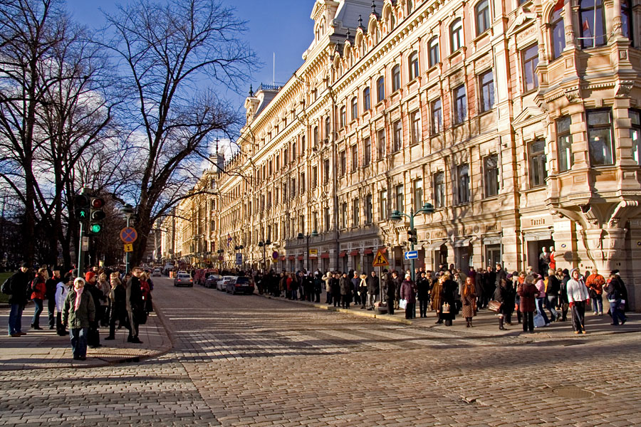 A crowd waits for the penkkarit trucks at Pohjoisesplanadi