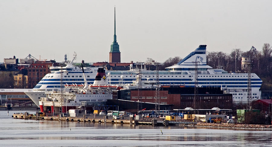 Katajanokan krki, M/S Viking Rosella ja M/S Silja Serenade