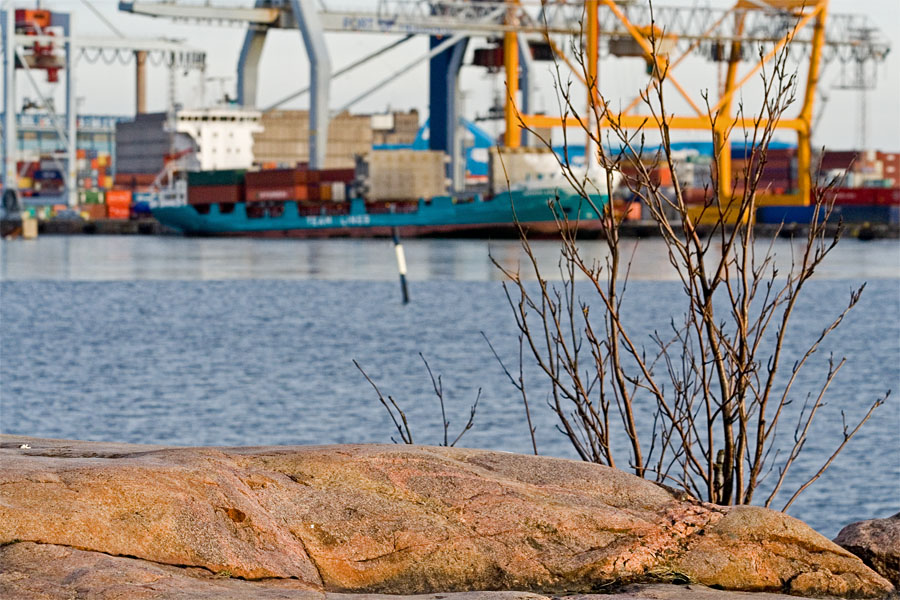 A cargo ship in Lnsisatama harbour