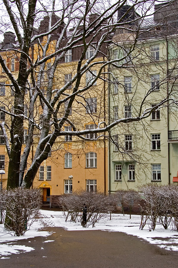 Apartment buildings at Vuorimiehenpuisto