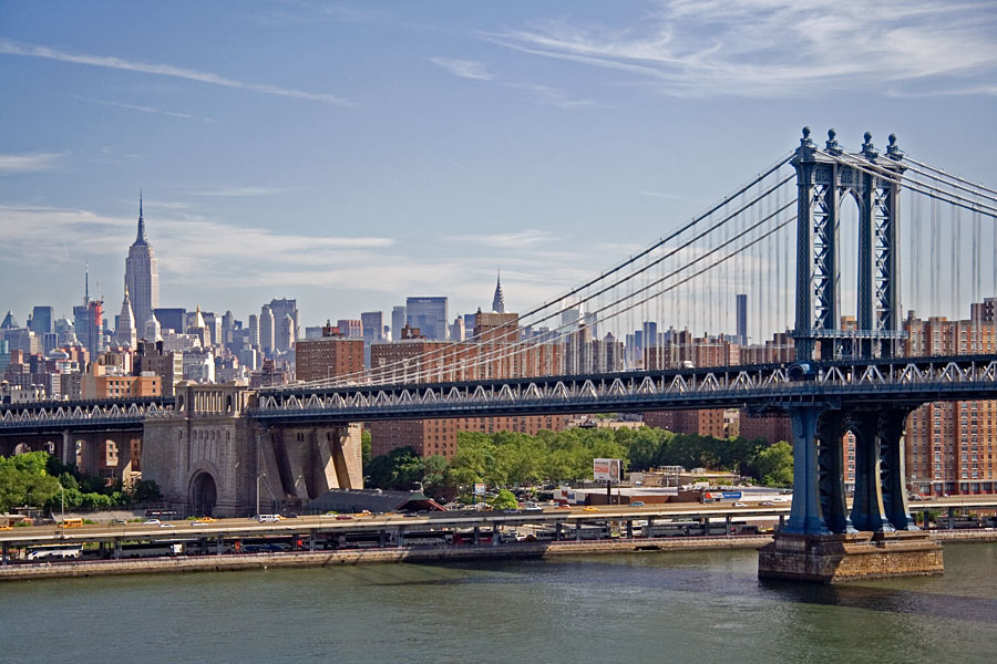 The Manhattan bridge and Manhattan skyscrapers