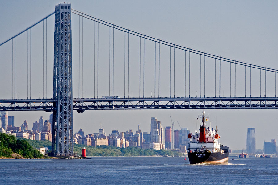 Balsa 72 passing underneath George Washington bridge