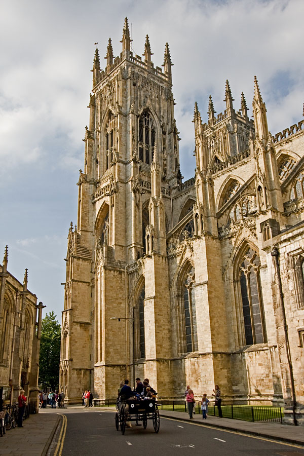 A horse carriage nex to York Minster