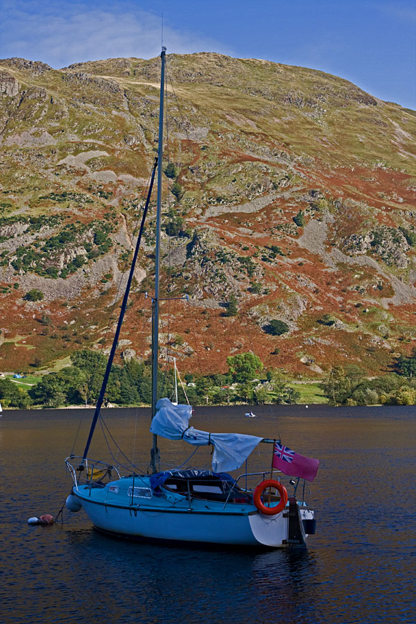 Yksininen purjevene Ullswater-jrvell