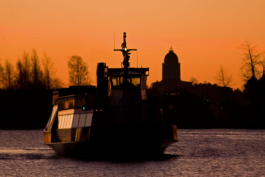 Suomenlinna ferry M/S Tor arriving to Kauppatori